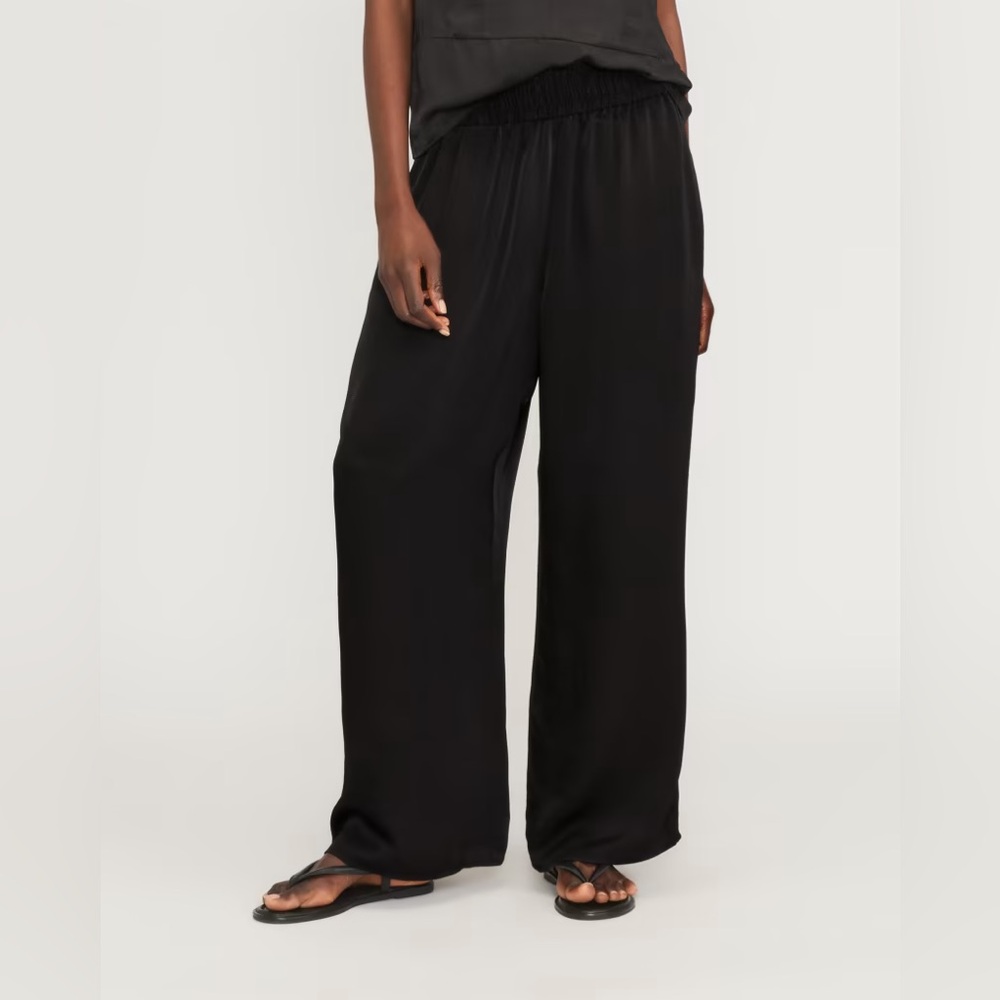 Everlane the satin pull on pants black, small NEW
